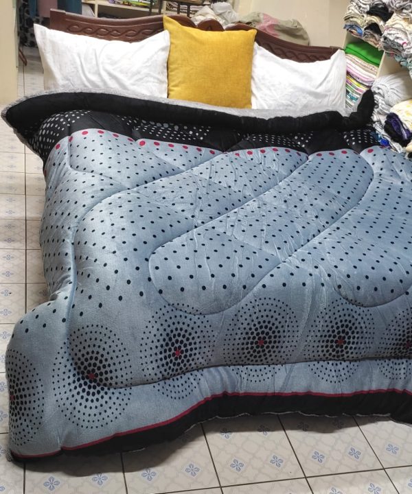 Single Woolen Duvet - 5x6 - Image 3